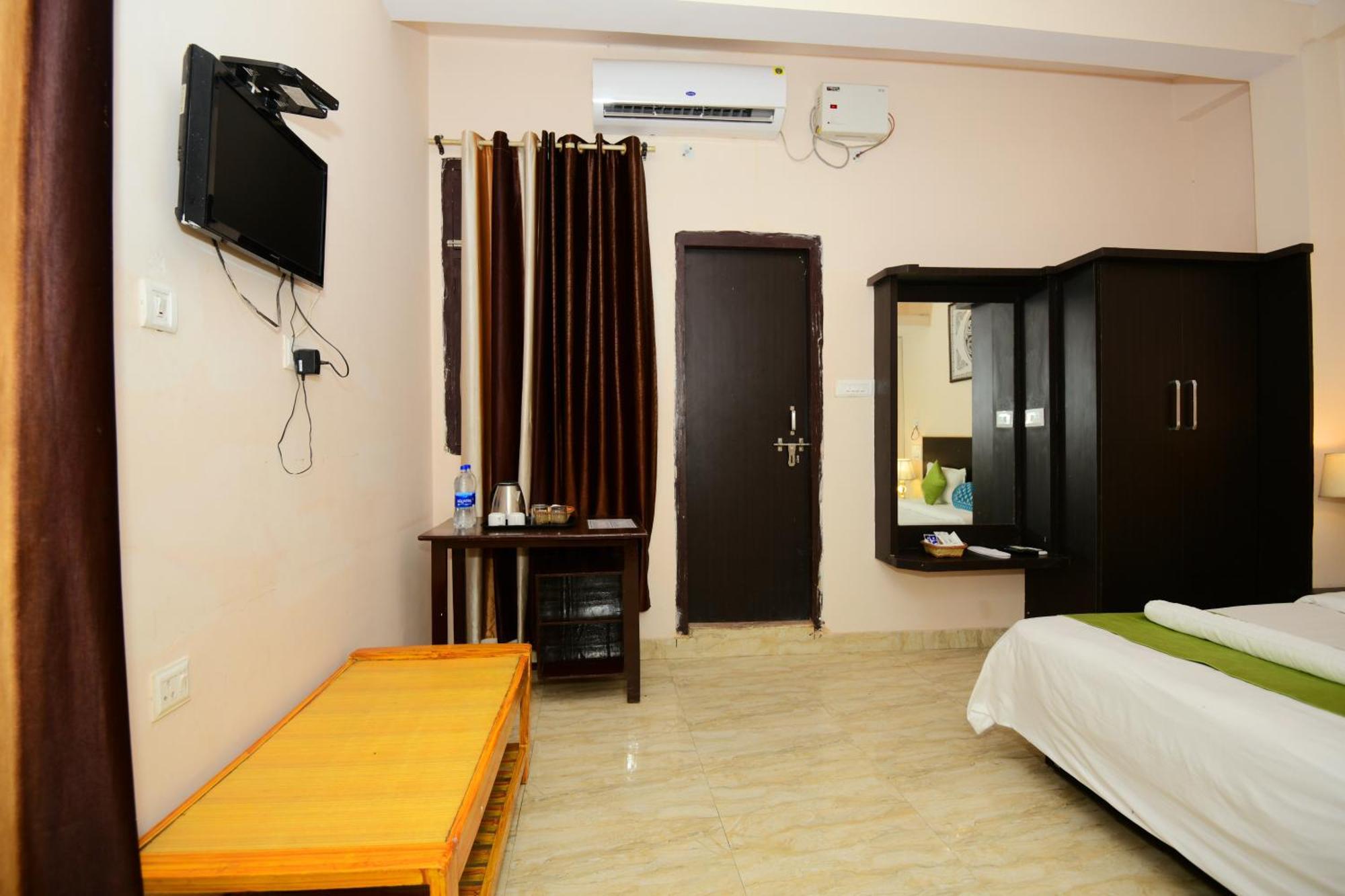 Ap Palace Hotel, Ayodhya Exterior photo