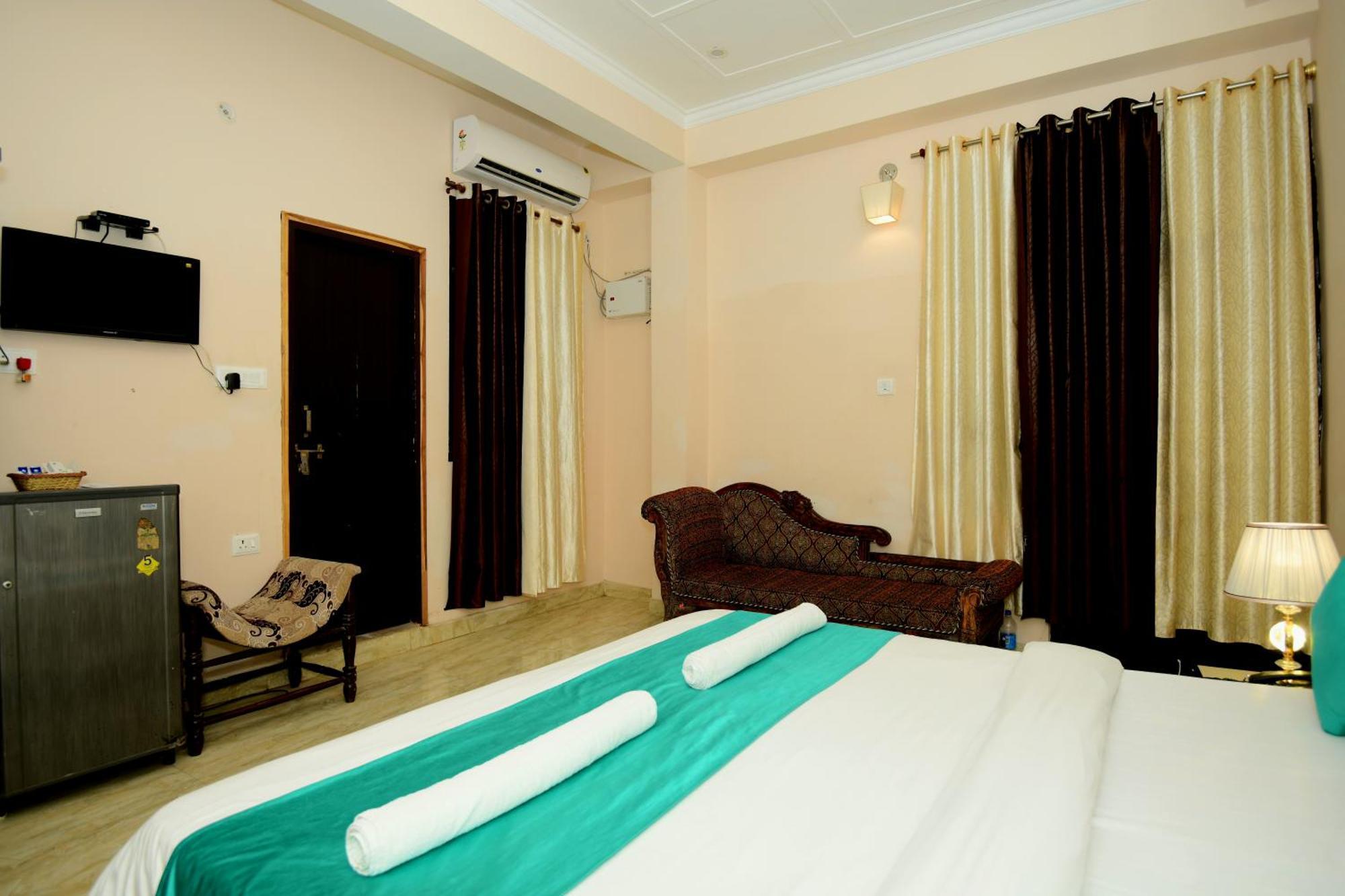 Ap Palace Hotel, Ayodhya Exterior photo